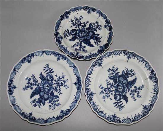 A pair of Worcester Pine Cone pattern dishes, 9in. and a smaller dish, 7.5in.